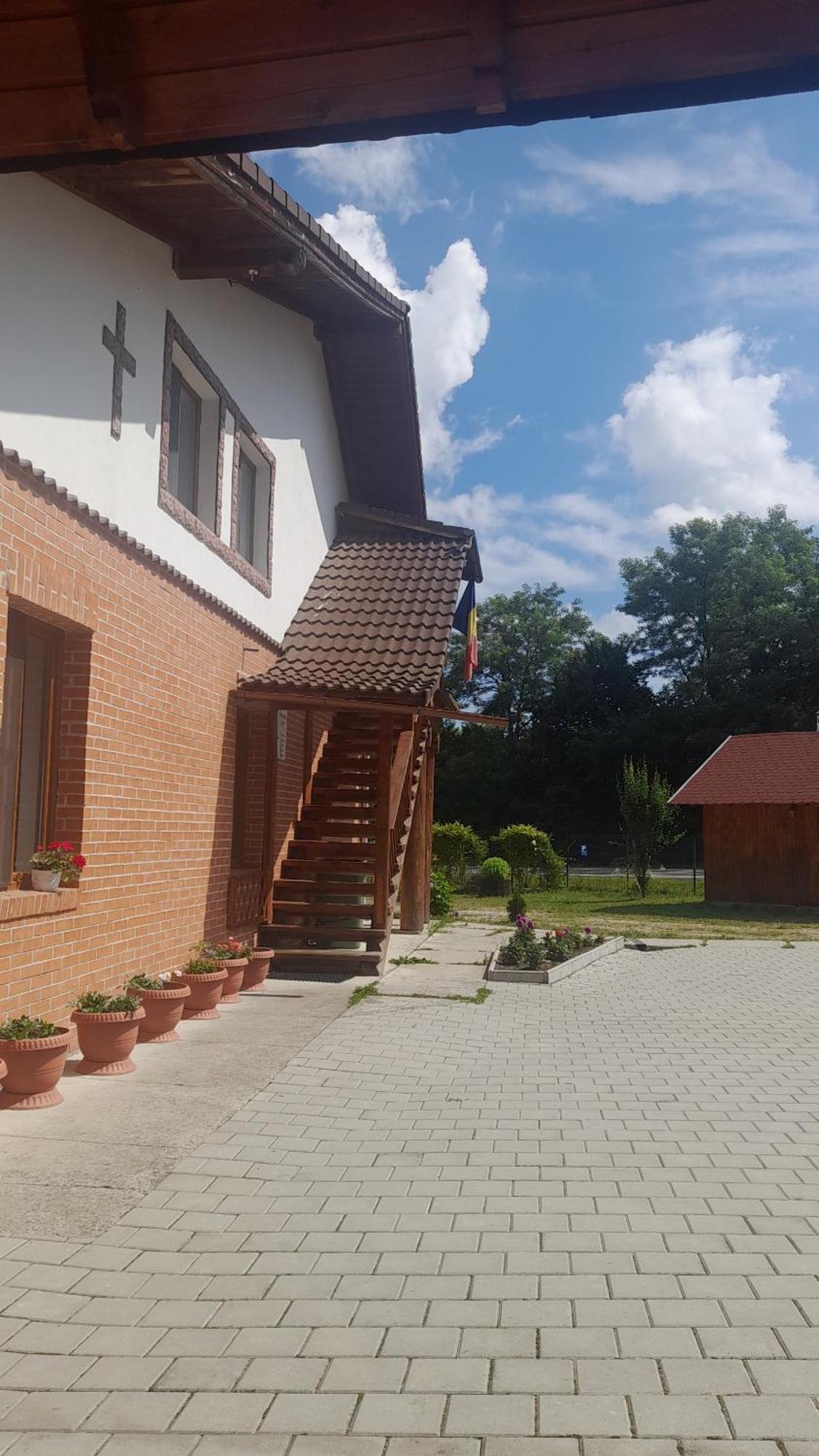 Pensiunea Dates Cartisoara Ngoại thất bức ảnh